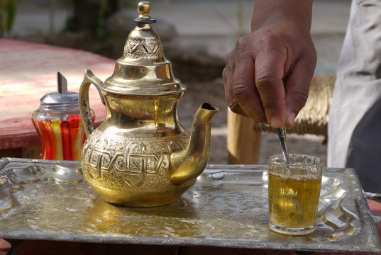Rituel du thé à la menthe, lors du séjour Ascension du Toubkal